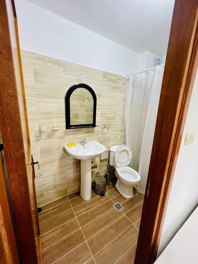 Denis Guesthouse 1930 Gjirokastër Eksteriør billede