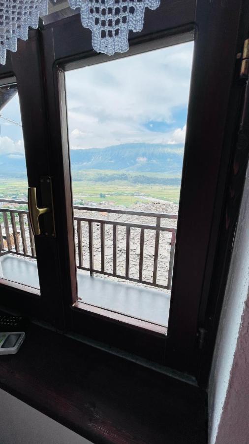 Denis Guesthouse 1930 Gjirokastër Eksteriør billede