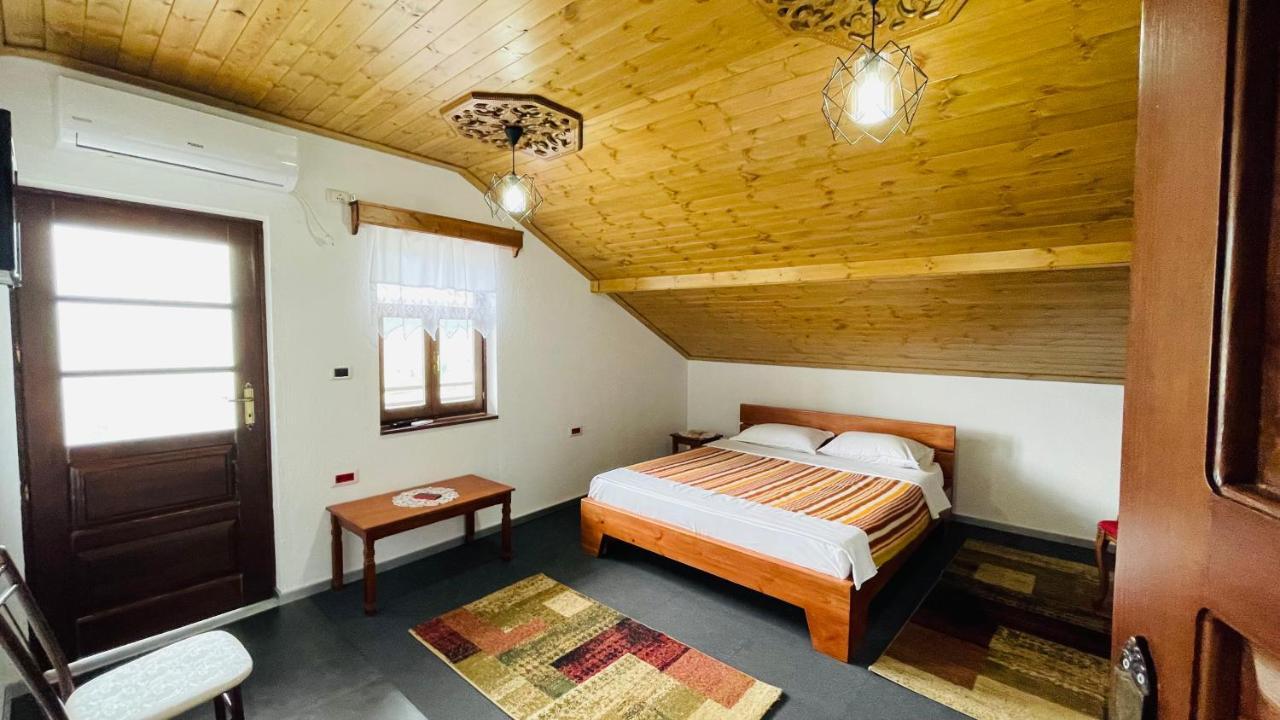 Denis Guesthouse 1930 Gjirokastër Eksteriør billede