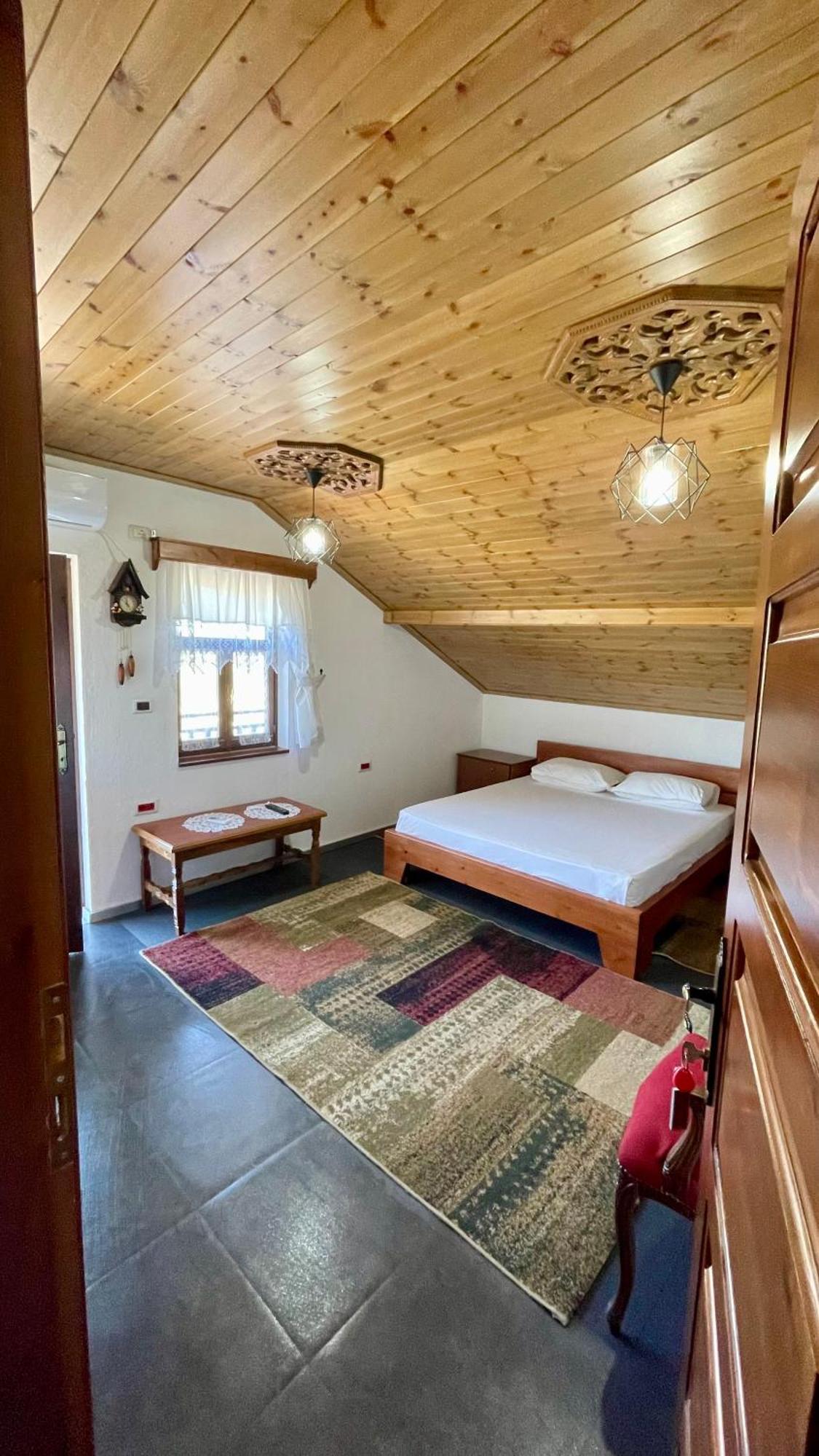 Denis Guesthouse 1930 Gjirokastër Eksteriør billede