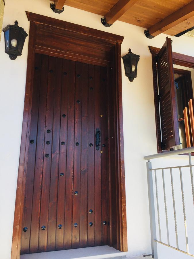 Denis Guesthouse 1930 Gjirokastër Eksteriør billede
