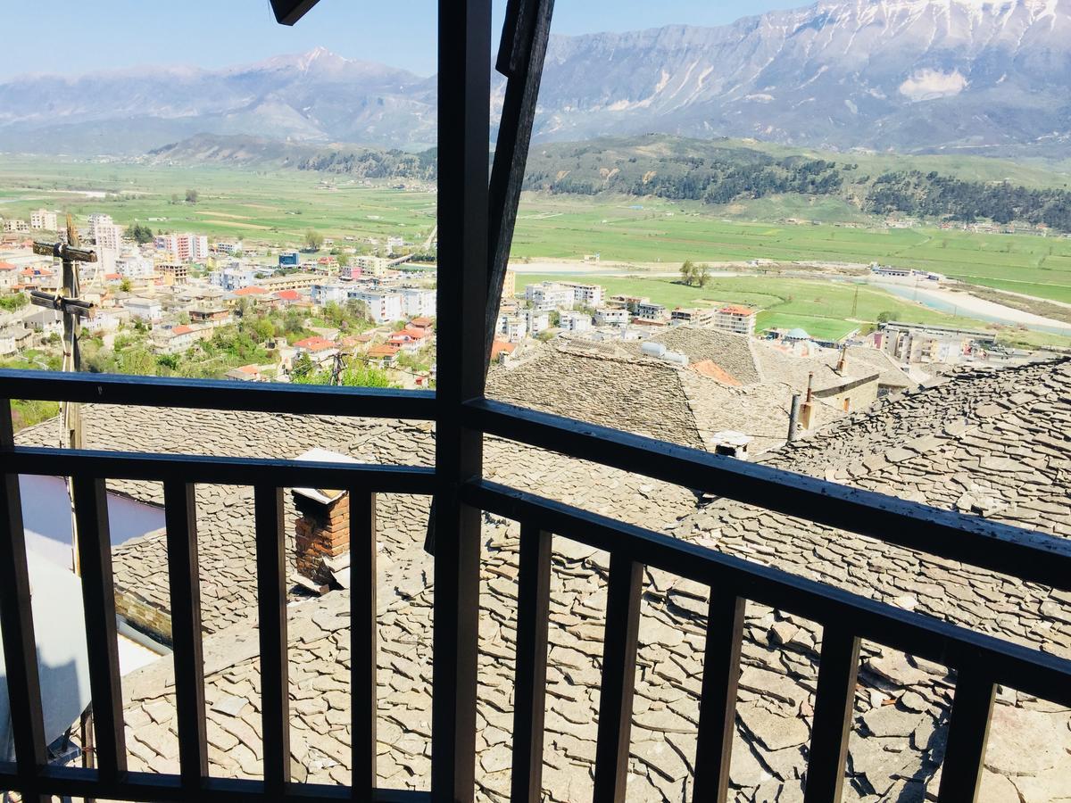 Denis Guesthouse 1930 Gjirokastër Eksteriør billede